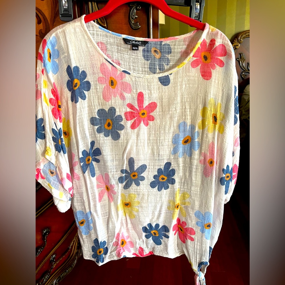 Super cute and flattering Summer linen top.